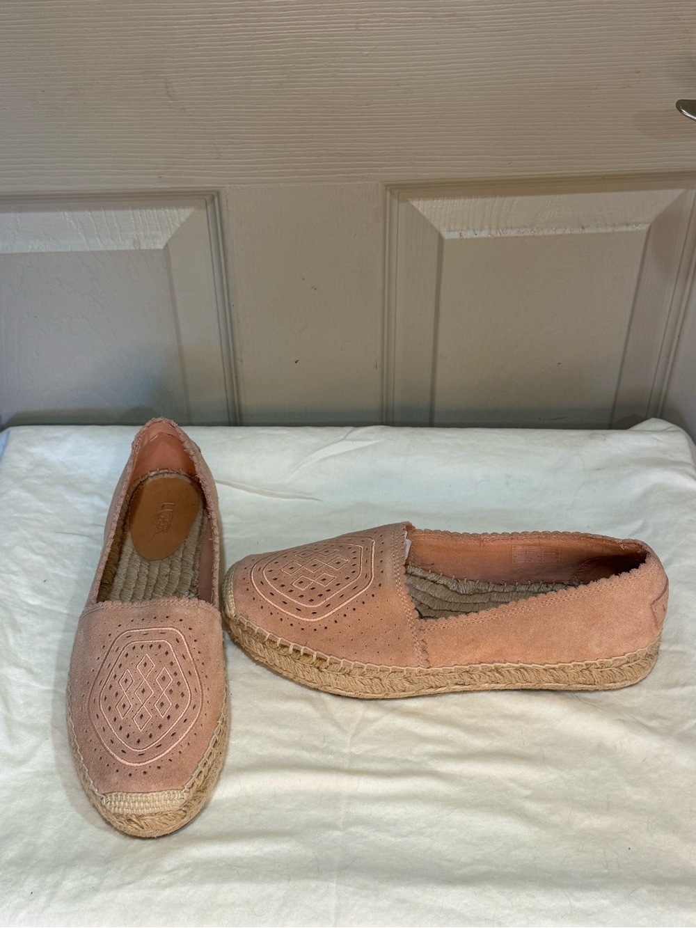 UGG Heidi Perf Suede Espadrille Flats Pink Shoes Womens Size 8.5 NWOB 1100981